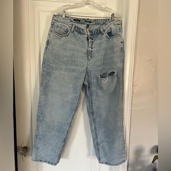 Wild Fable Relaxed Straight Jeans Size 18 Distressed Light Wash 90s Denim - Picture 7 of 7